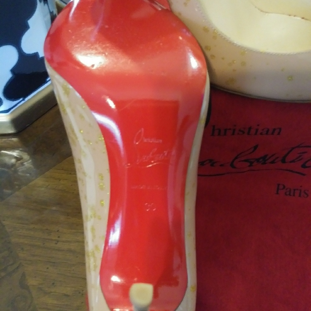 Authentic Christian Louboutin
Pump Pigalle Nude - Picture 4 of 7